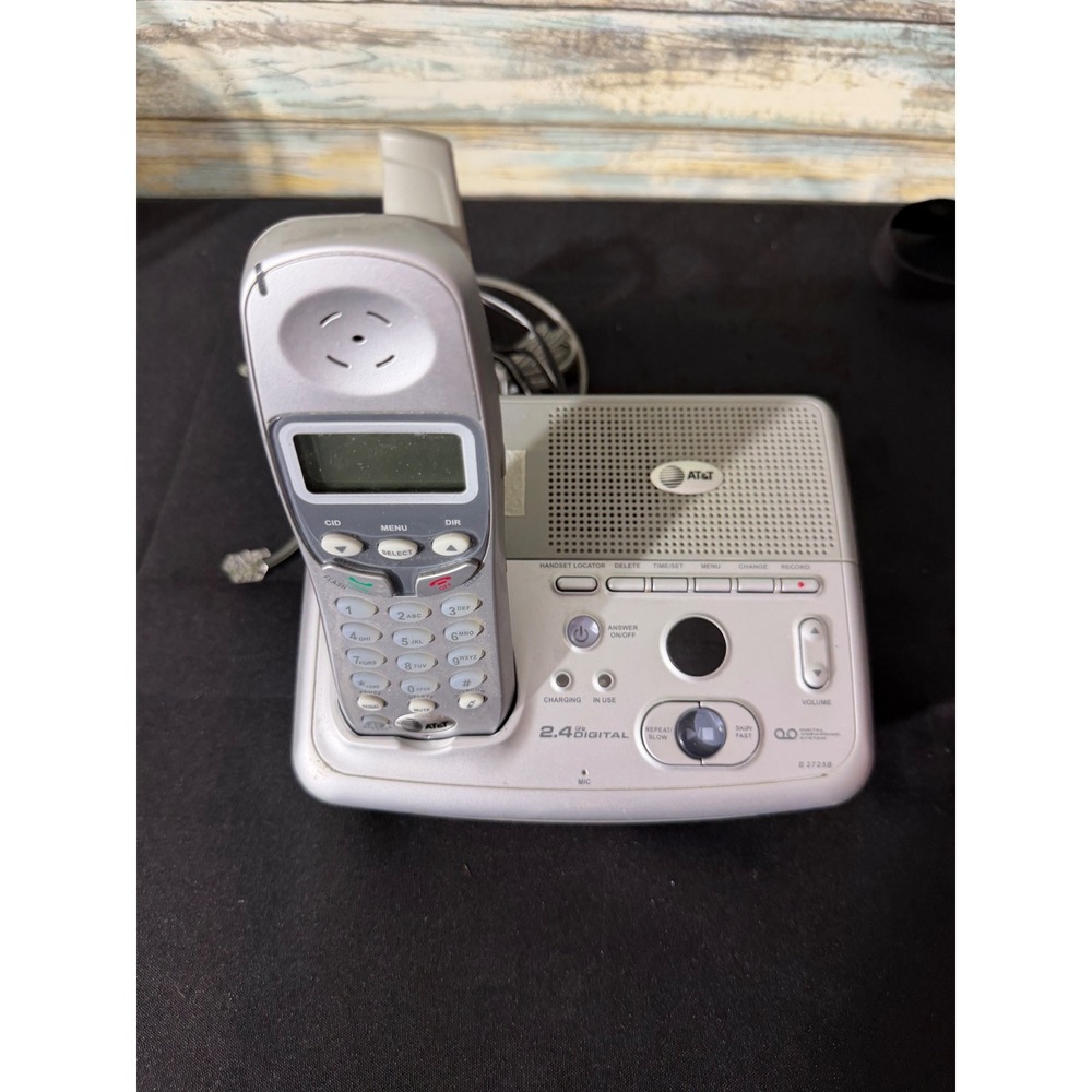 AT&T Cordless Phone E2725B‎ Silver Good 2.4GHz Digital Answering System Handset